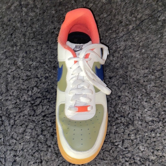 NIKE AIR FORCES GREEN AND WHITE WITH RED TRIM. - Picture 3 of 3